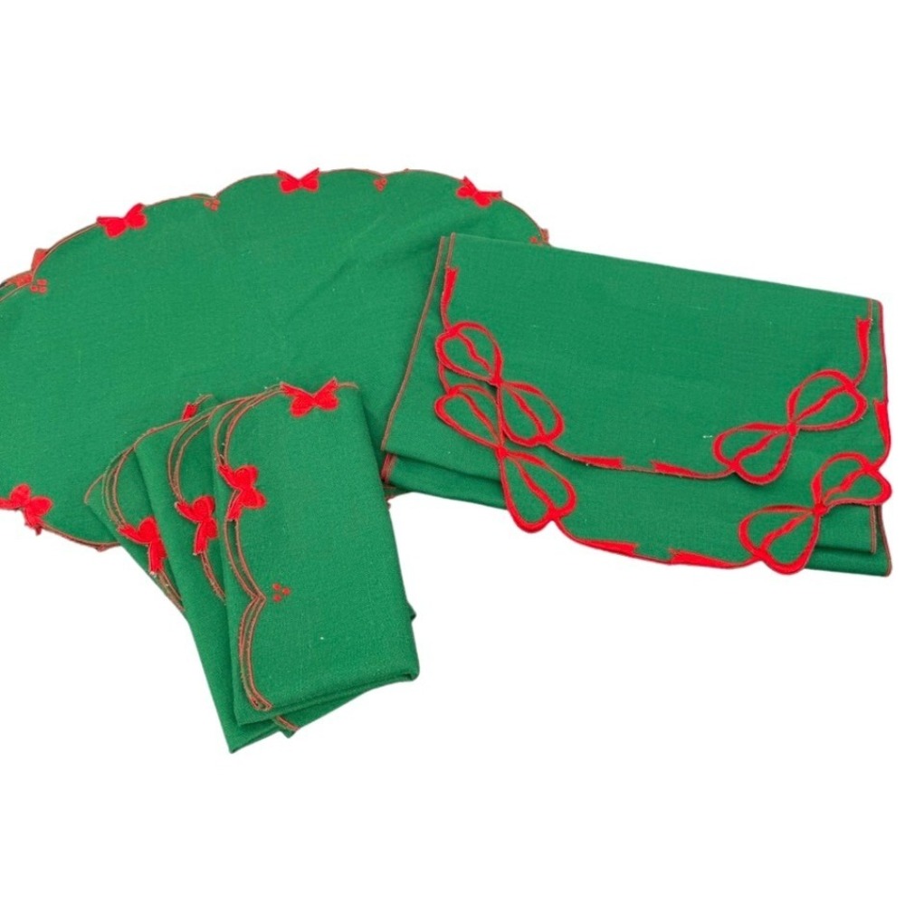 Christmas Table Linens Set Runner 4 Placemats 3 Napkins Bows Scalloped Holiday
